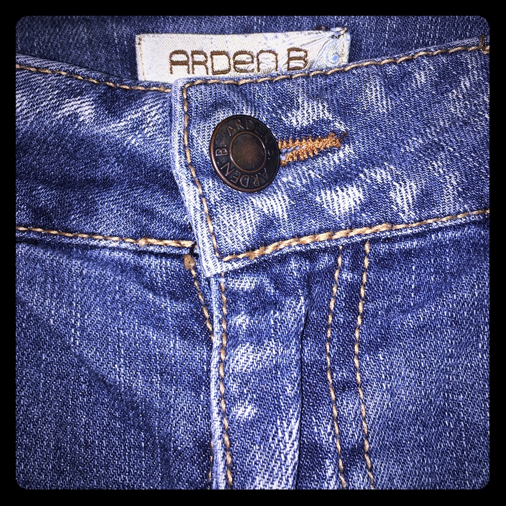 Arden B distressed denim jeans